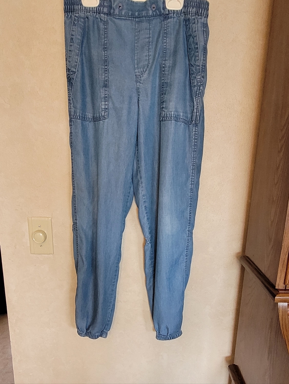 Gap Chambray Joggers